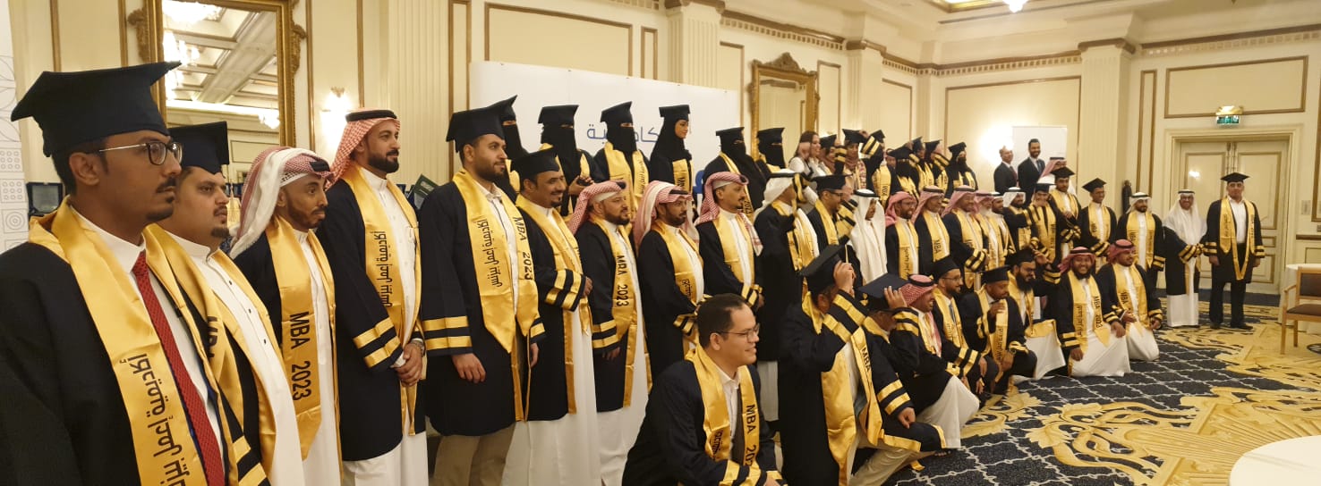 52 خريجًا في مرحلة ماجستير إدارة الأعمال